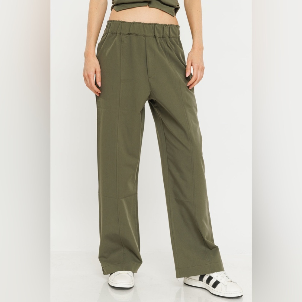 RAZILI STUDIO Bella Wide Leg Pants with Front Splits in Olive Green - Size Small